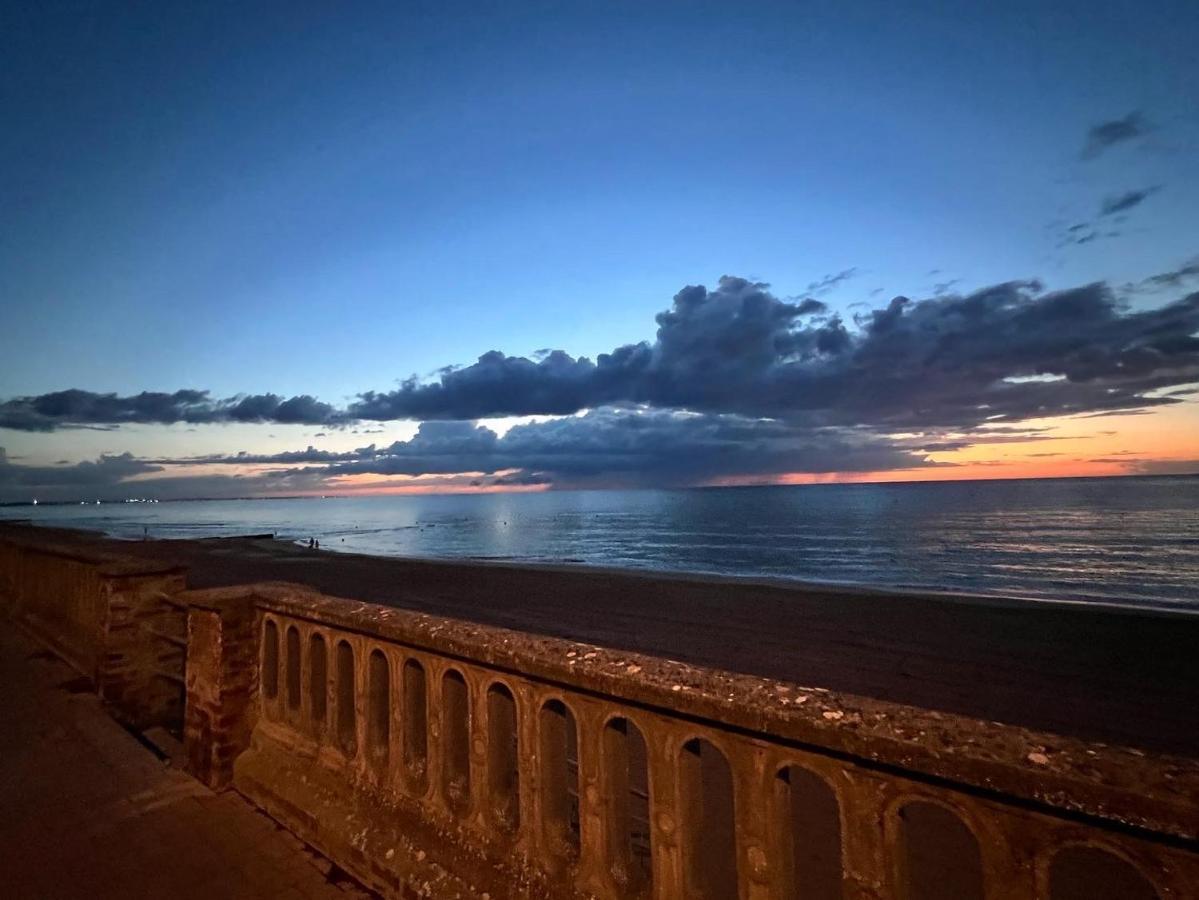 Sur La Plage / Enjoy The Beach Διαμέρισμα Cabourg Εξωτερικό φωτογραφία